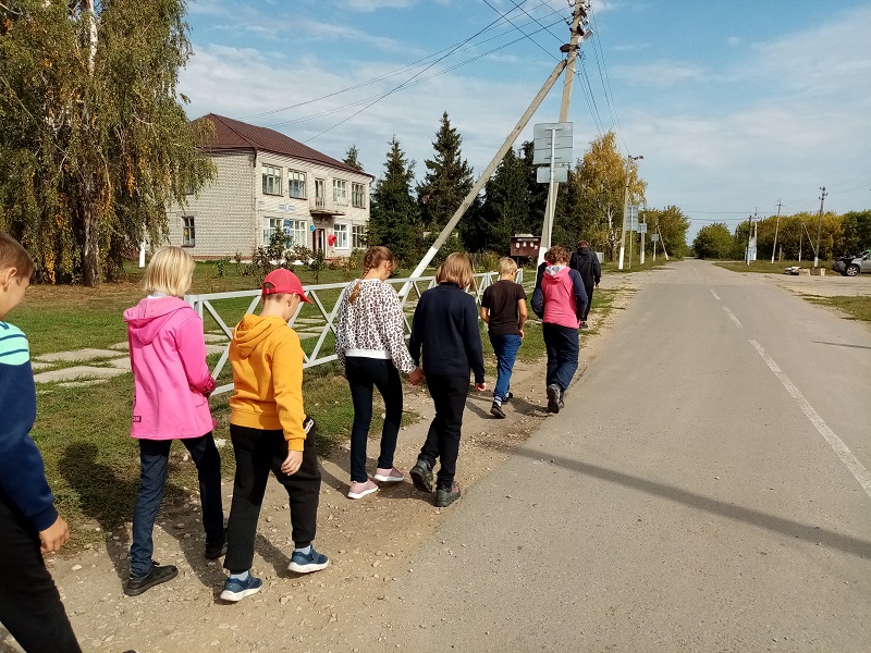 Поход на берег реки.